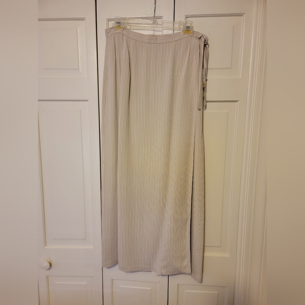 Due Per Due Women's Maxi Skirt in Light Beige Stripe Size 12 NWT